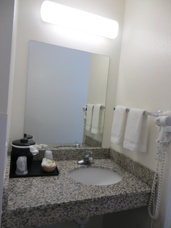 ทราเวลลอดจ์ มิสซูรี วัลเลย์ Hotel Missouri Valley ภายนอก รูปภาพ
